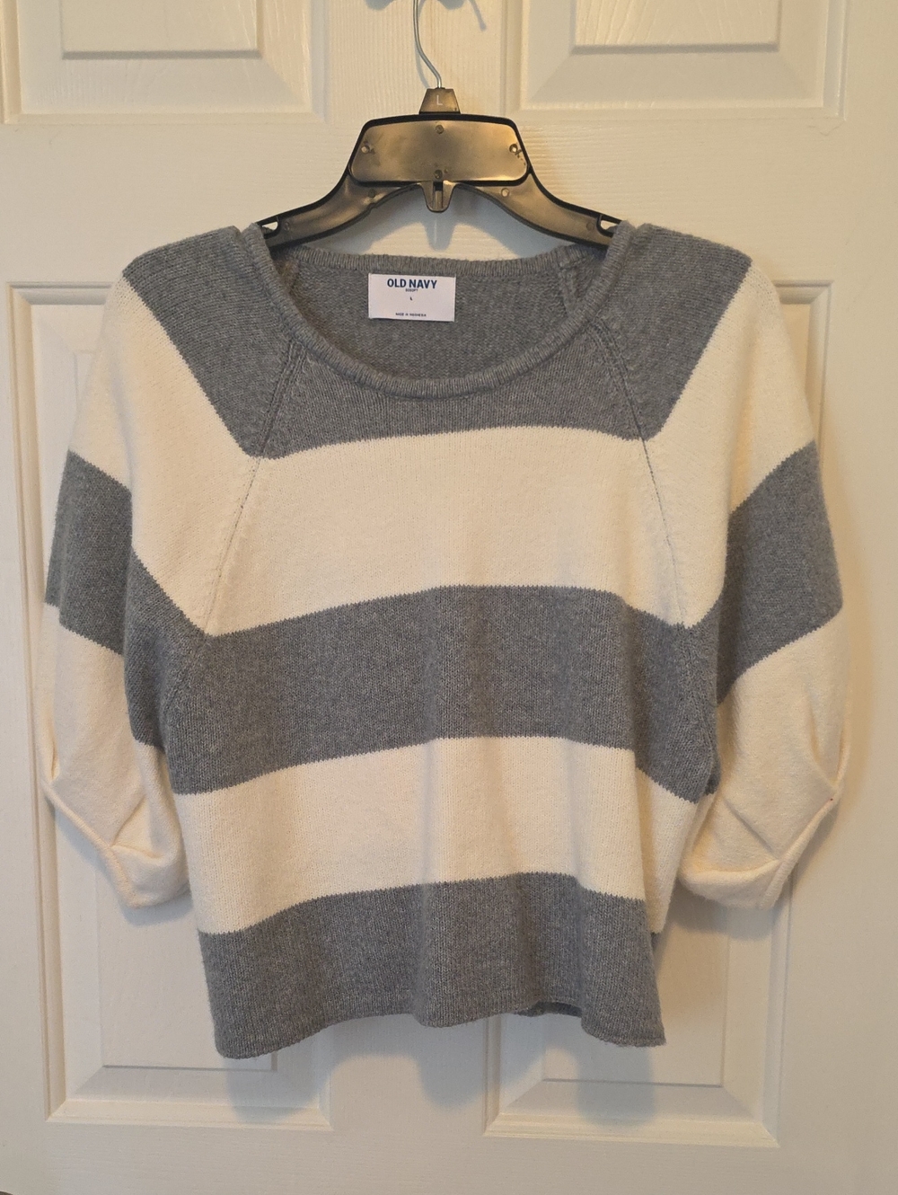 Old Navy Striped Crewneck Sweater Cropped in Gray and Cream